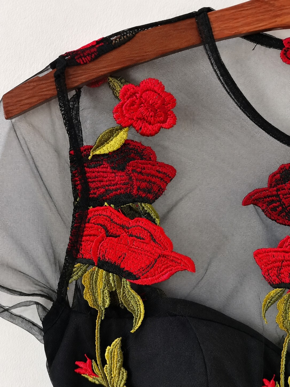 L’ATISTE Black Red Rose Embroidered Sheer Mesh Midi Dress Size L - Picture 5 of 8